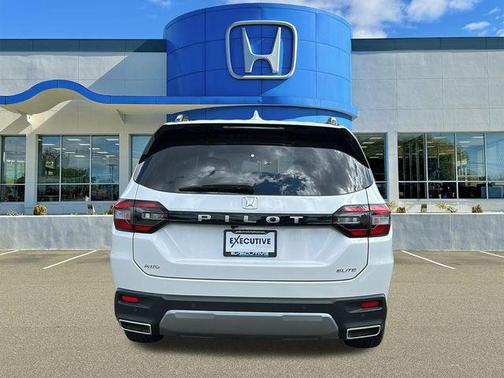 Platinum White Pearl 2026 Honda Pilot Elite