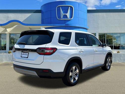 Platinum White Pearl 2023 Honda Pilot AWD EX-L 8 Passenger