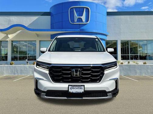 Platinum White Pearl 2023 Honda Pilot AWD EX-L 8 Passenger