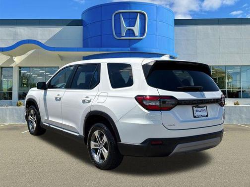 Platinum White Pearl 2023 Honda Pilot AWD EX-L 8 Passenger