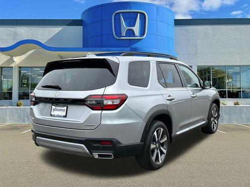 Lunar Silver Metallic 2024 Honda Pilot Touring 8-Passenger