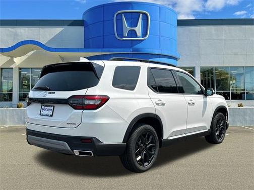 2025 Honda Pilot Touring 8-Passenger