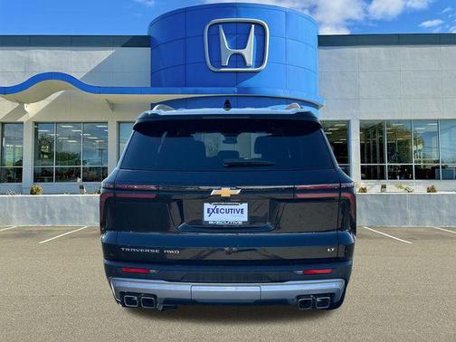 2024 Chevrolet Traverse LT