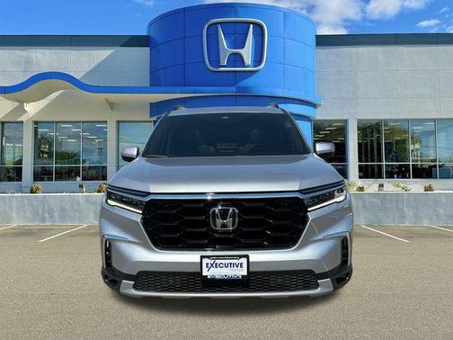 Lunar Silver Metallic 2023 Honda Pilot Touring 8-Passenger