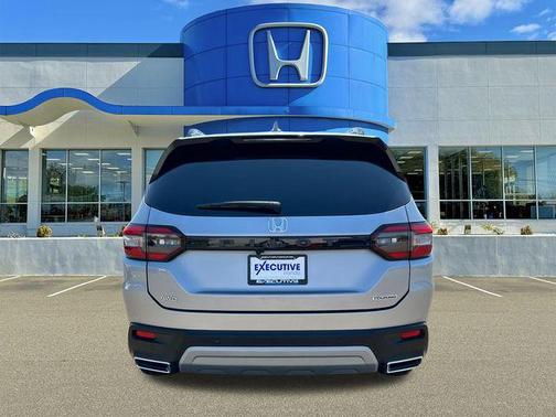 Lunar Silver Metallic 2023 Honda Pilot Touring 8-Passenger