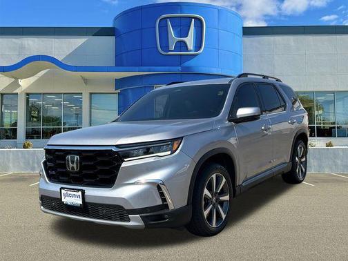 Lunar Silver Metallic 2023 Honda Pilot Touring 8-Passenger