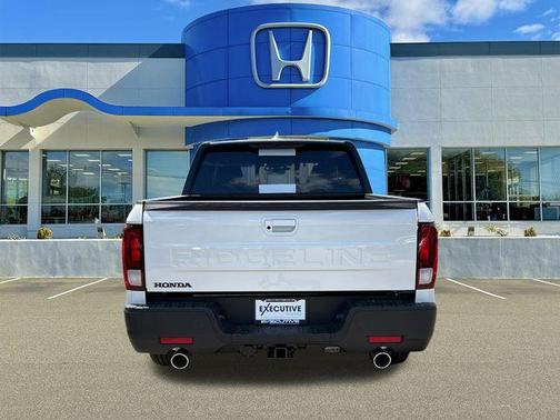 Platinum White Pearl 2026 Honda Ridgeline Black