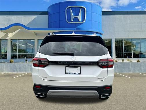 2025 Honda Pilot Touring 8-Passenger