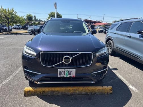 2017 Volvo XC90 T6 Momentum