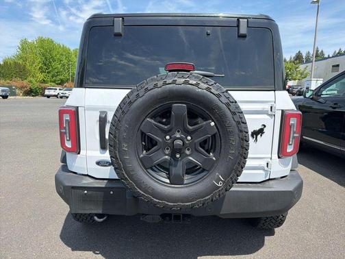 OXFORD WHITE 2025 Ford Bronco Outer Banks