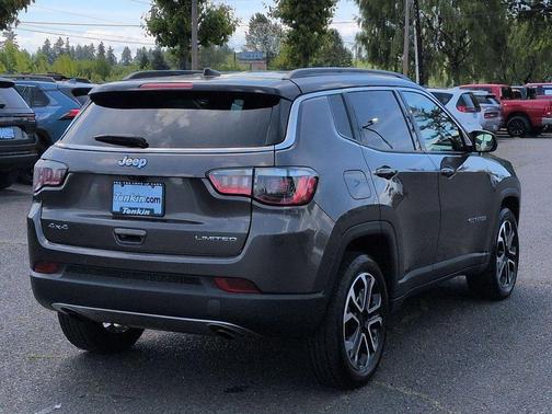 Granite Crystal Metallic Clearcoat 2023 Jeep Compass Limited