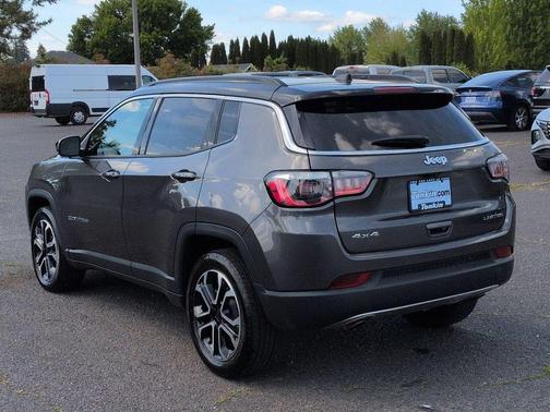 Granite Crystal Metallic Clearcoat 2023 Jeep Compass Limited