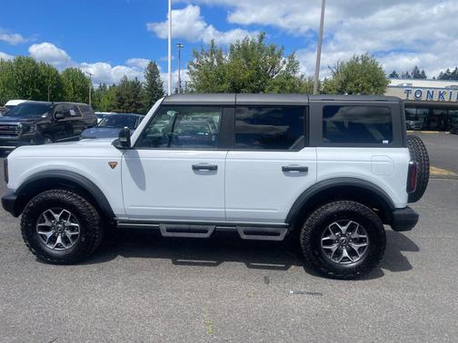 OXFORD WHITE 2023 Ford Bronco Badlands