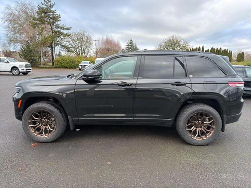 2024 Jeep Grand Cherokee Summit