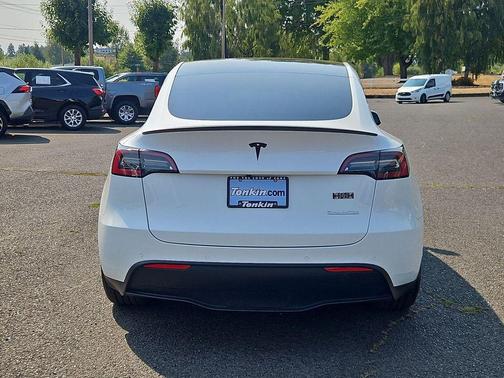 Pearl White Multi-Coat 2022 Tesla Model Y Performance Dual Motor All-Wheel Drive