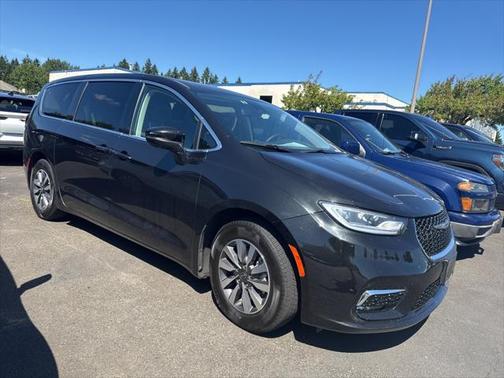 2023 Chrysler Pacifica Hybrid Touring L