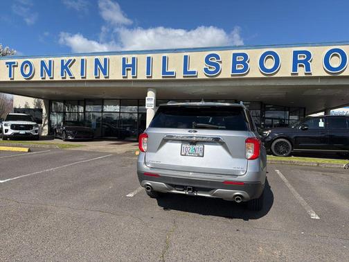 ICONIC SILVER METALLIC 2022 Ford Explorer Limited