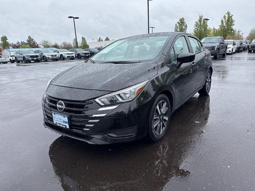 Super Black 2024 Nissan Versa 1.6 SV