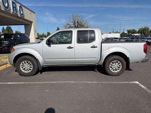 Brilliant Silver 2018 Nissan Frontier SV