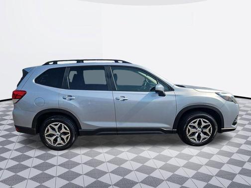 Ice Silver Metallic 2023 Subaru Forester Premium