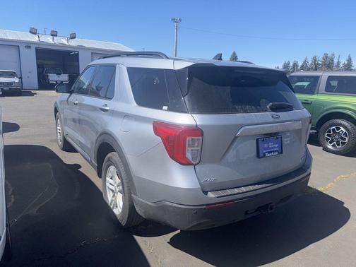 ICONIC SILVER METALLIC 2023 Ford Explorer XLT