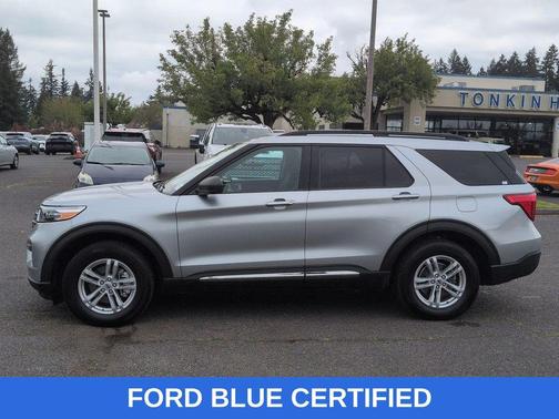 ICONIC SILVER METALLIC 2023 Ford Explorer XLT