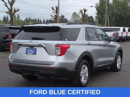 ICONIC SILVER METALLIC 2023 Ford Explorer XLT