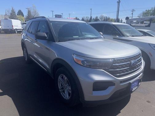 ICONIC SILVER METALLIC 2023 Ford Explorer XLT