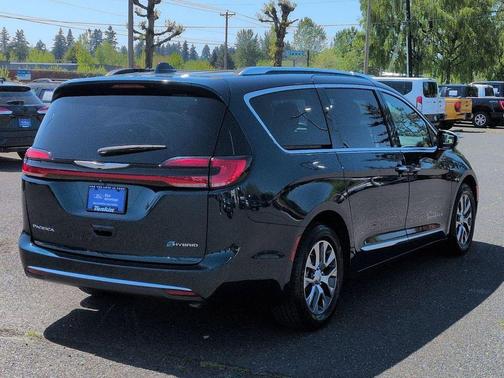 Fathom Blue Pearlcoat 2022 Chrysler Pacifica L