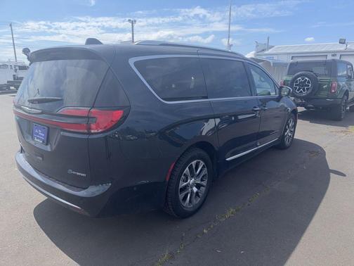 2022 Chrysler Pacifica L