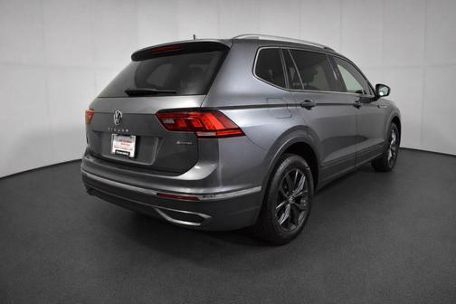 Platinum Gray Metallic 2022 Volkswagen Tiguan 2.0T SE 4MOTION