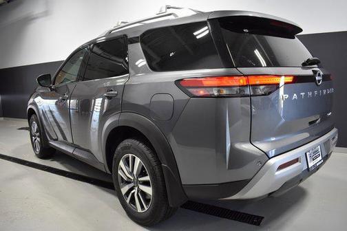 2025 Nissan Pathfinder SL 4WD
