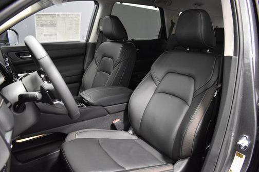 2025 Nissan Pathfinder SL 4WD