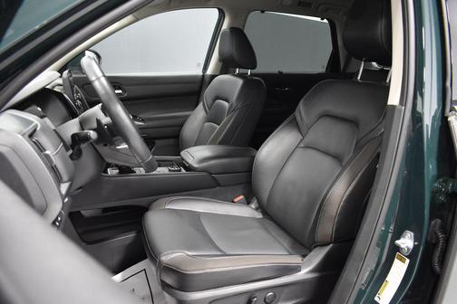 Obsidian Green Pearl 2024 Nissan Pathfinder SL 4WD