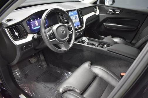 2022 Volvo XC60 B5 Inscription