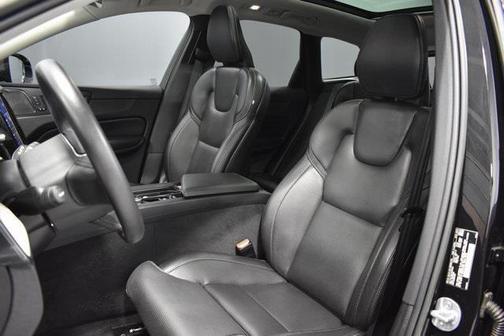 2022 Volvo XC60 B5 Inscription