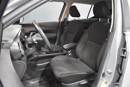 Boulder Gray Pearl 2023 Nissan Kicks SV