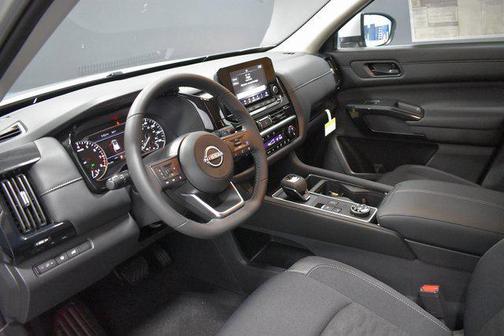 2025 Nissan Pathfinder SV 4WD