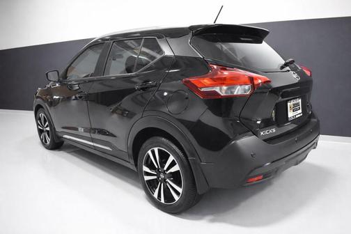 Super Black 2020 Nissan Kicks SR