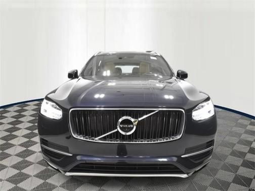2017 Volvo XC90 T6 Momentum
