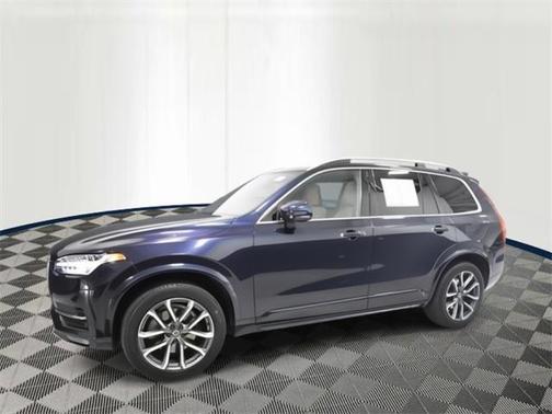 2017 Volvo XC90 T6 Momentum