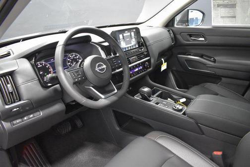 2025 Nissan Pathfinder SL 4WD