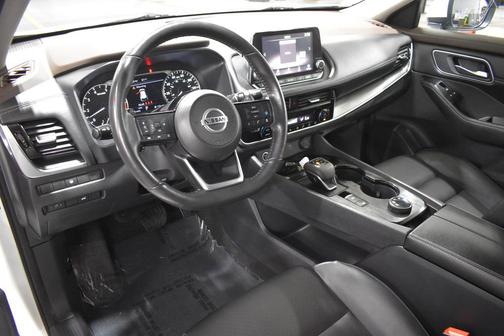 Pearl White Tricoat 2021 Nissan Rogue SV