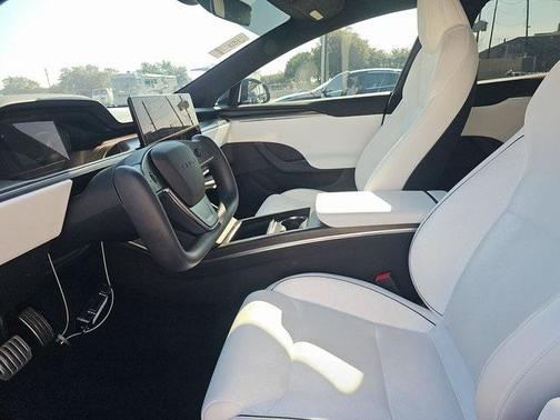 2023 Tesla Model S Plaid