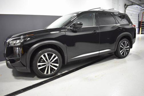 2025 Nissan Pathfinder Platinum 4WD