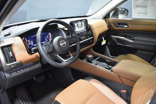 2025 Nissan Pathfinder Platinum 4WD