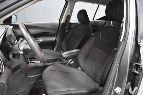 Gun Metallic 2022 Nissan Kicks SV
