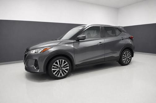 Gun Metallic 2022 Nissan Kicks SV
