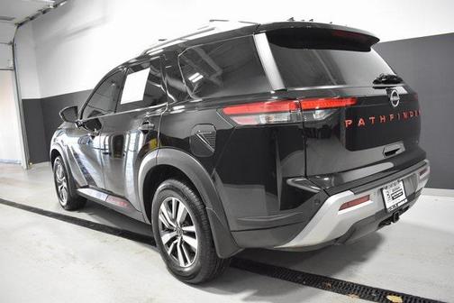 2022 Nissan Pathfinder SL 4WD