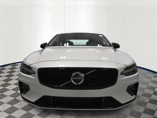 2024 Volvo S60 B5 Plus Dark Theme